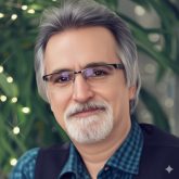 دانلود آهنگ جدید و عاشقانه «دست خودم که نیست» از حمید غلامعلی